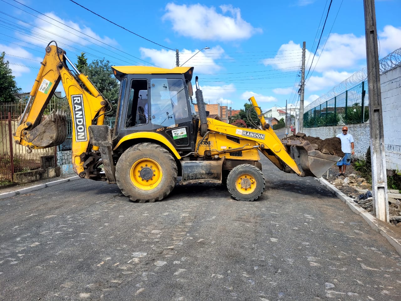 Prefeitura de Lages Rua Manoel da Silva Ramos passa por obras de adequação de rede de drenagem pluvial e readequação de pavimento