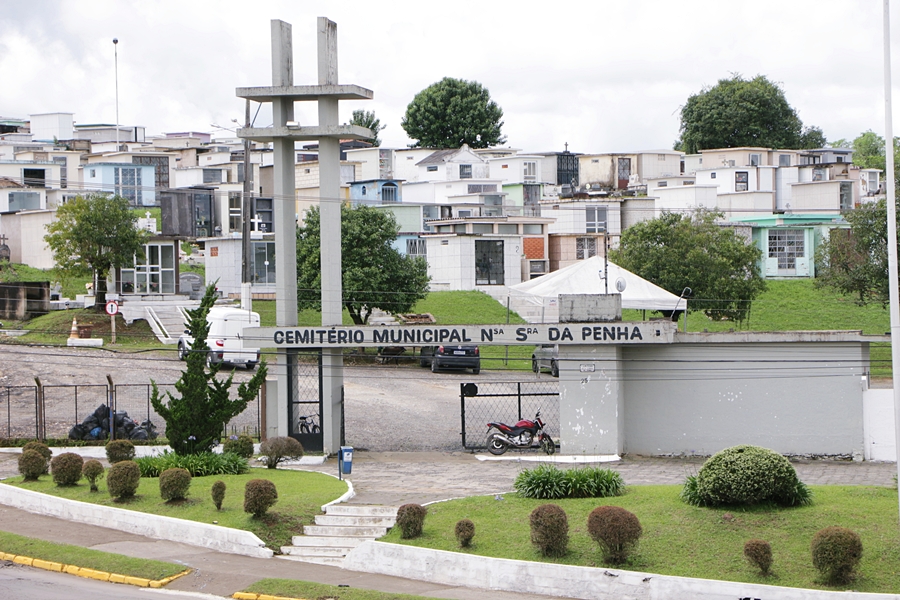 Prefeitura de Lages Ao todo, 13 familiares são chamados a se dirigir ao Cemitério Nossa Senhora da Penha até 1º de março com o intuito de regularização e desocupação de gavetas públicas de seus entes 