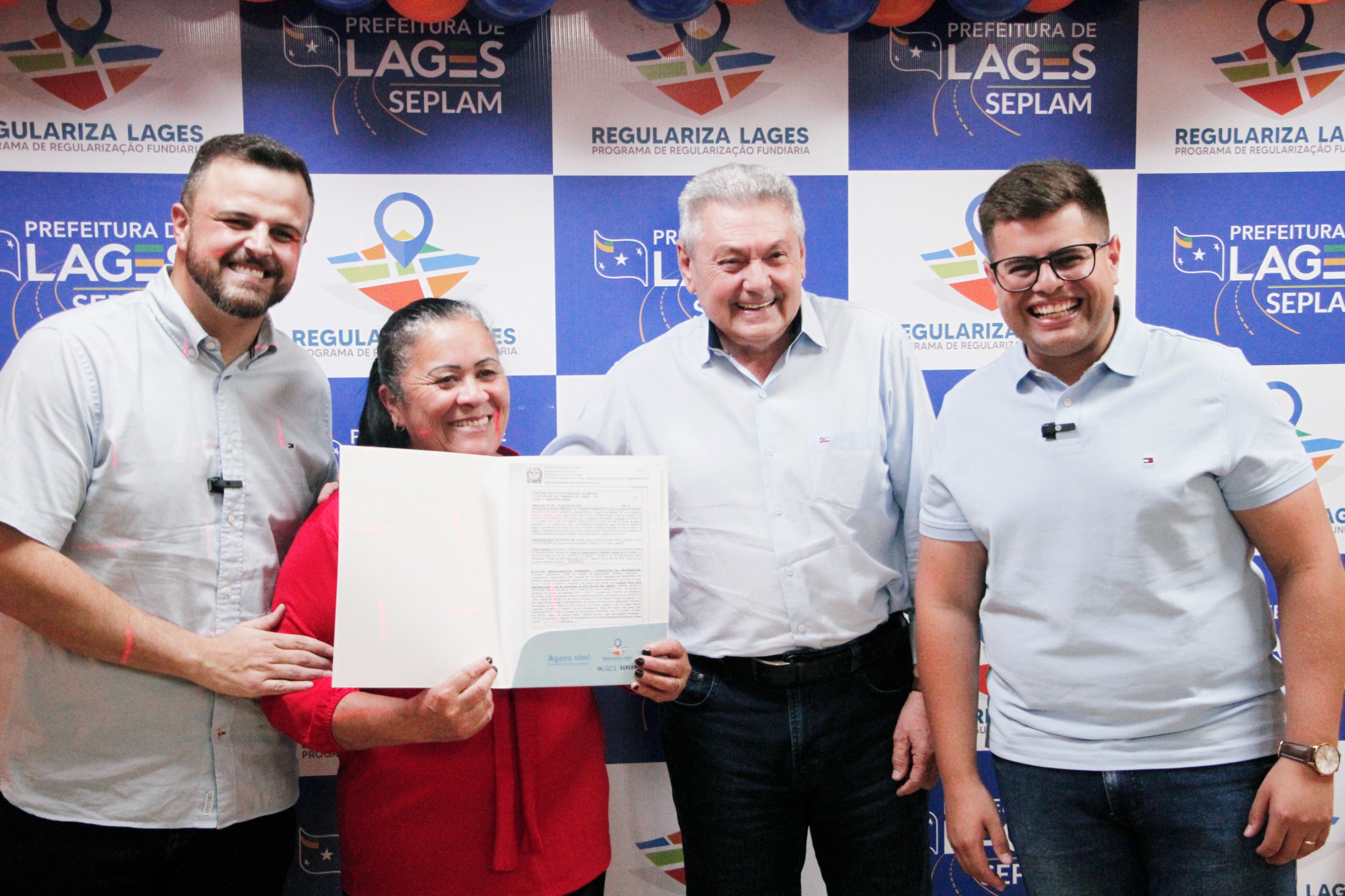 Prefeitura de Lages Famílias de cinco loteamentos recebem seus títulos de propriedade pelo Programa Municipal Regulariza Lages