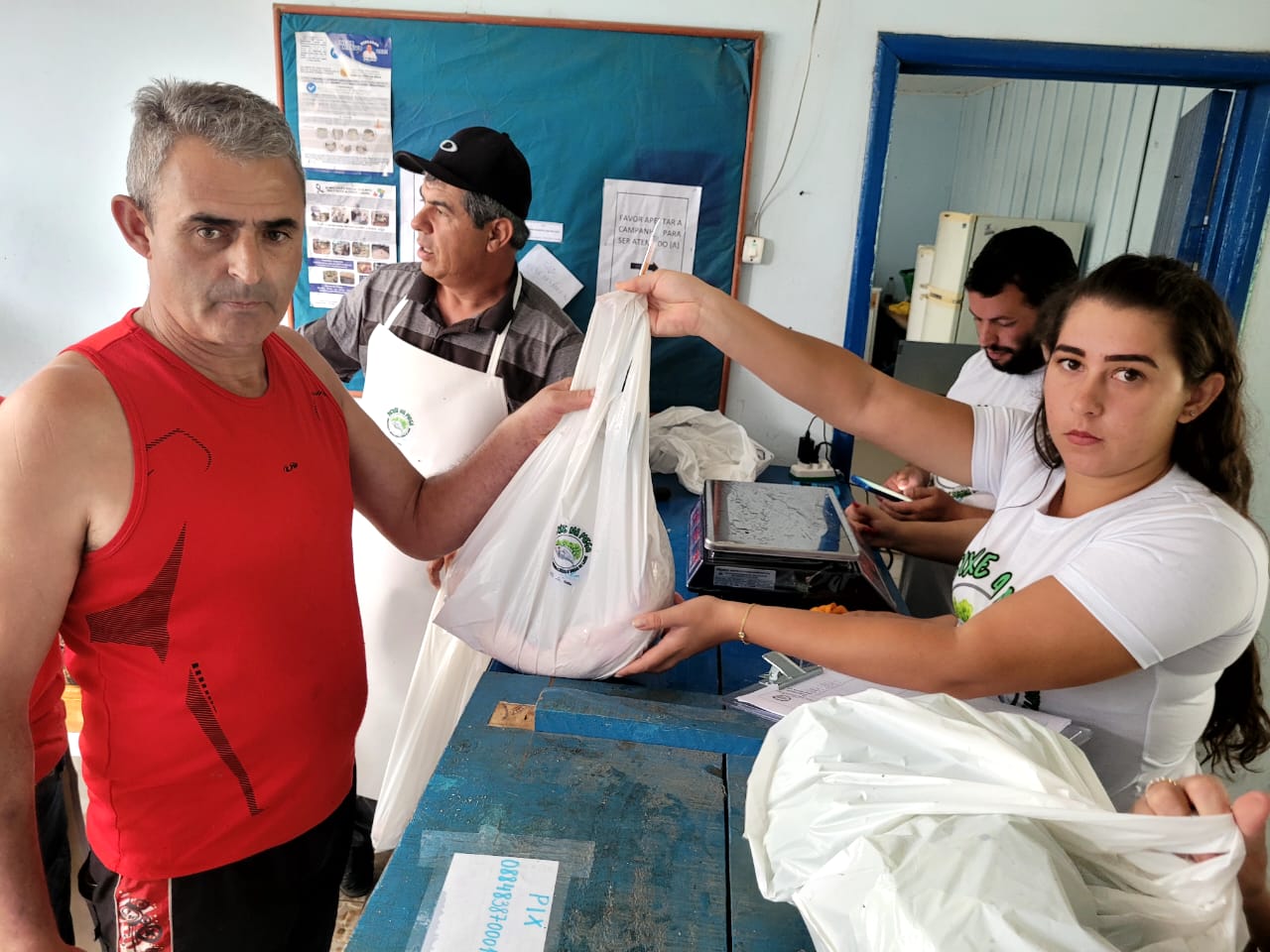 Prefeitura de Lages Feira do Programa Peixe na Mesa vende cerca de 500 quilos de pescado a preço acessível