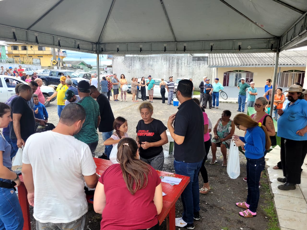 Prefeitura de Lages 5ª edição da feira “Peixe na Mesa” movimenta os bairros São Pedro e Santa Helena