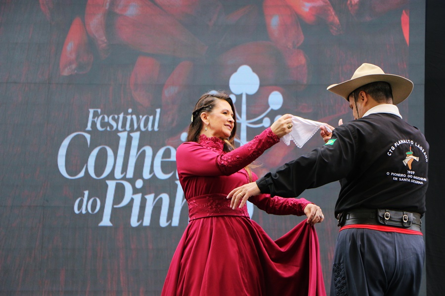 Prefeitura de Lages Festival Colheita do Pinhão resgata a cultura e costumes serranos em sua segunda edição