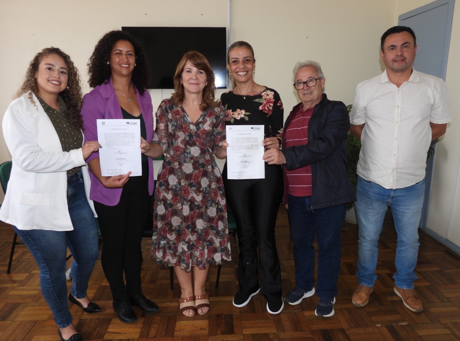 Prefeitura de Lages Prefeitura entrega ordem de serviço para obras em unidades municipais de ensino