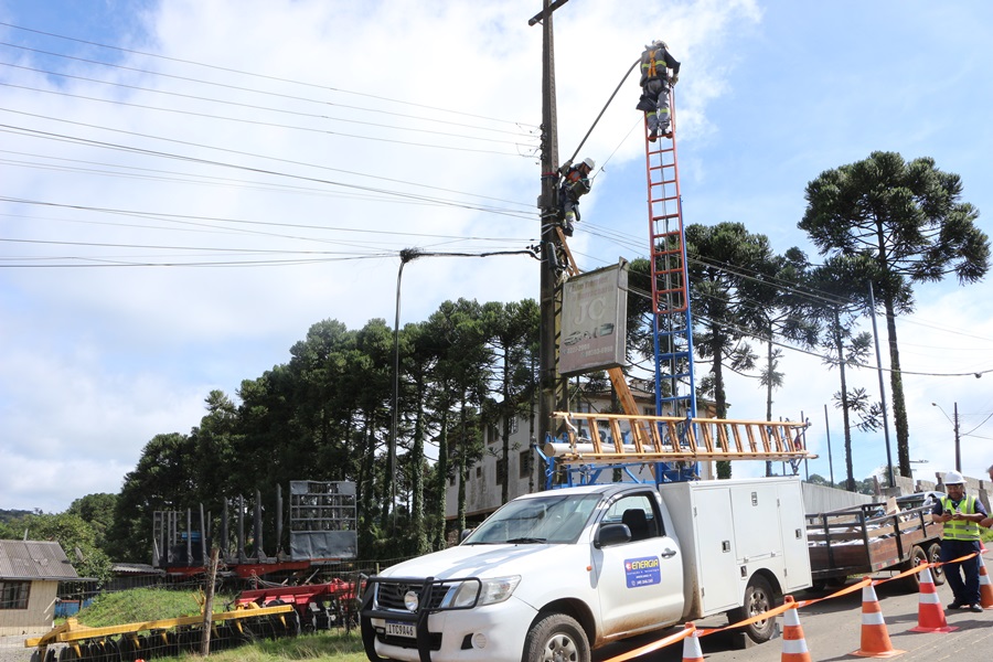 Prefeitura de Lages Caroba e Santa Mônica recebem mais 55 pontos de LED