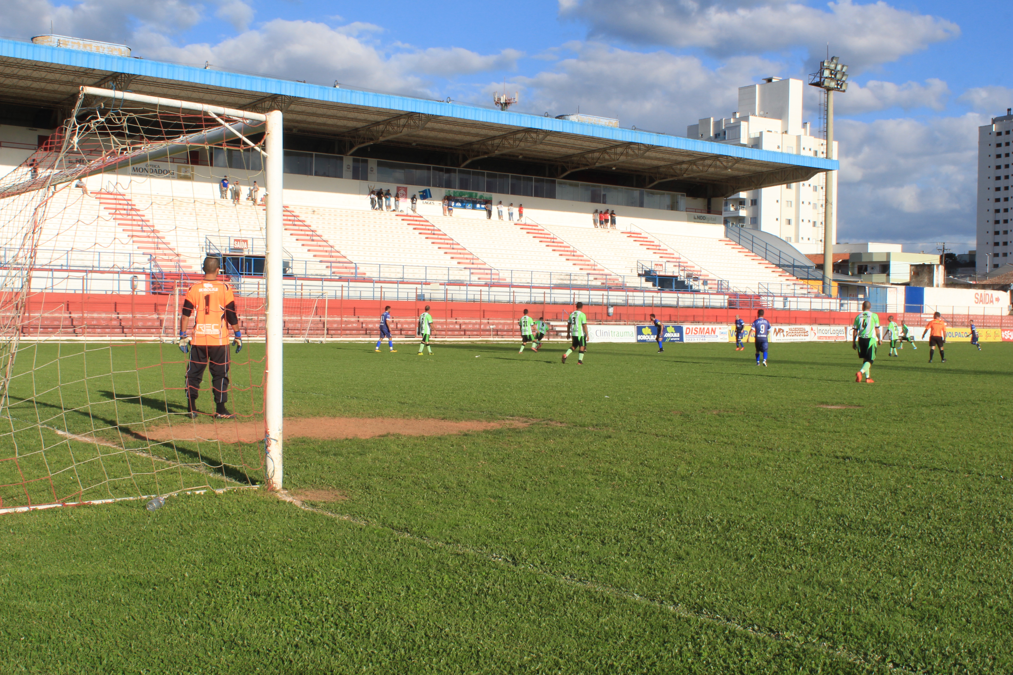 Prefeitura de Lages Zé Melo é homenageado com seu nome na arquibancada coberta do estádio municipal