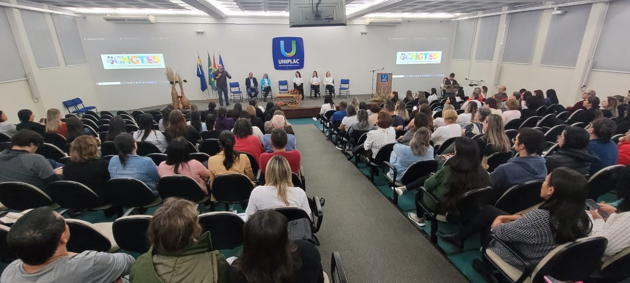 Prefeitura de Lages Expansão de reflexões em volta da Educação Permanente em Saúde na Serra e no Brasil é abordada na 4ª Conferência Regional de Gestão do Trabalho e da Educação na Saúde 