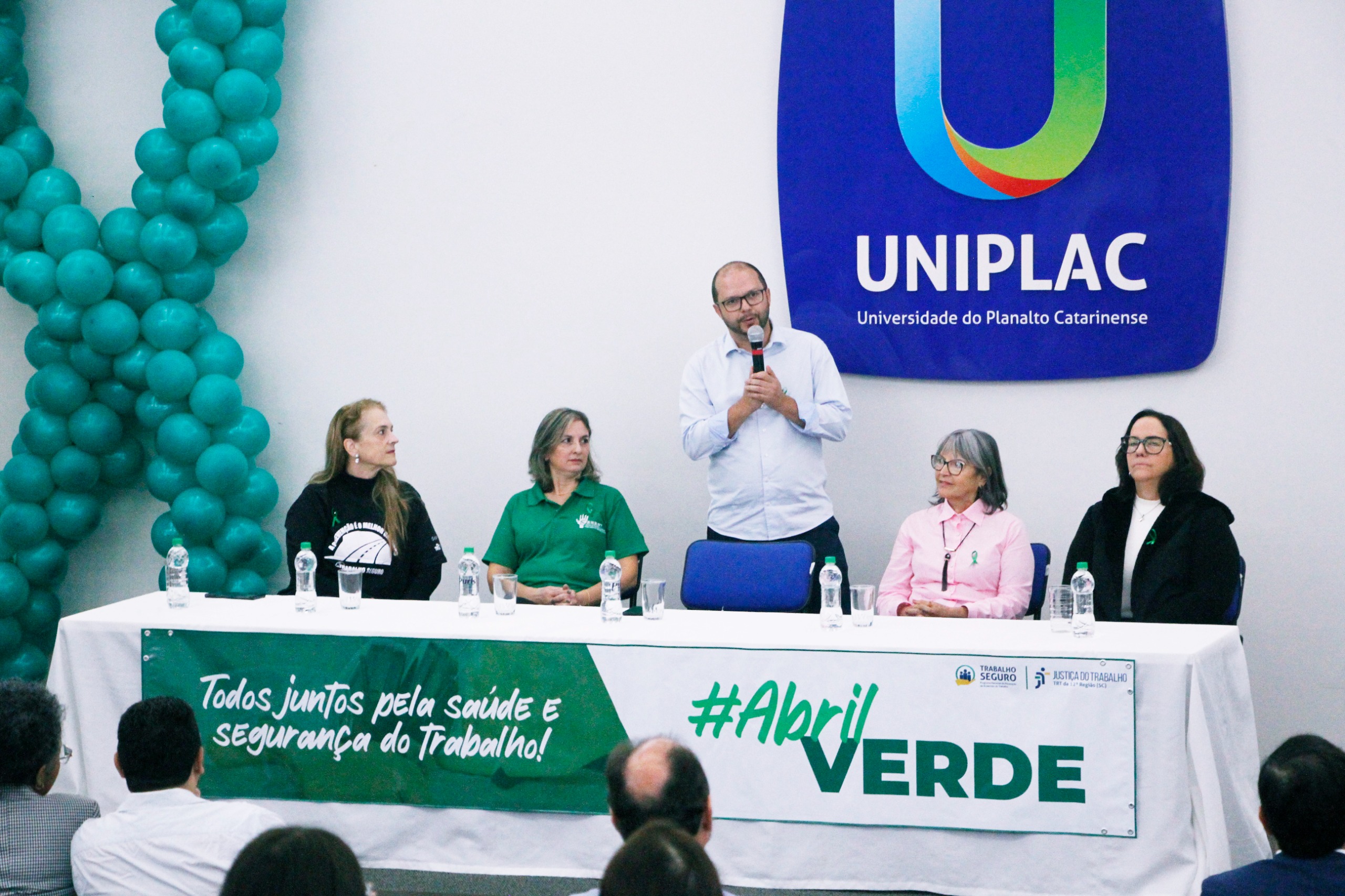 Prefeitura de Lages Centro de Referência em Saúde do Trabalhador (CEREST) realizou o I Seminário Abril Verde no Auditório do CCJ na Uniplac