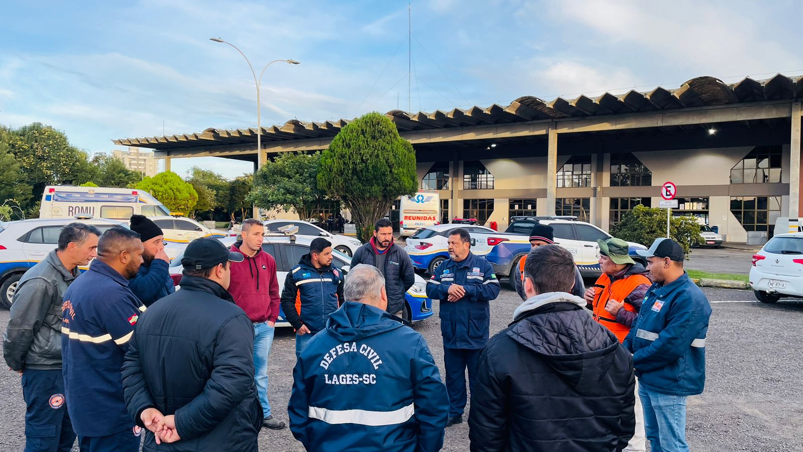 Prefeitura de Lages Defesa Civil de Lages parte rumo a Muçum para ajudar na reconstrução da cidade após tragédia climática que devastou Rio Grande do Sul