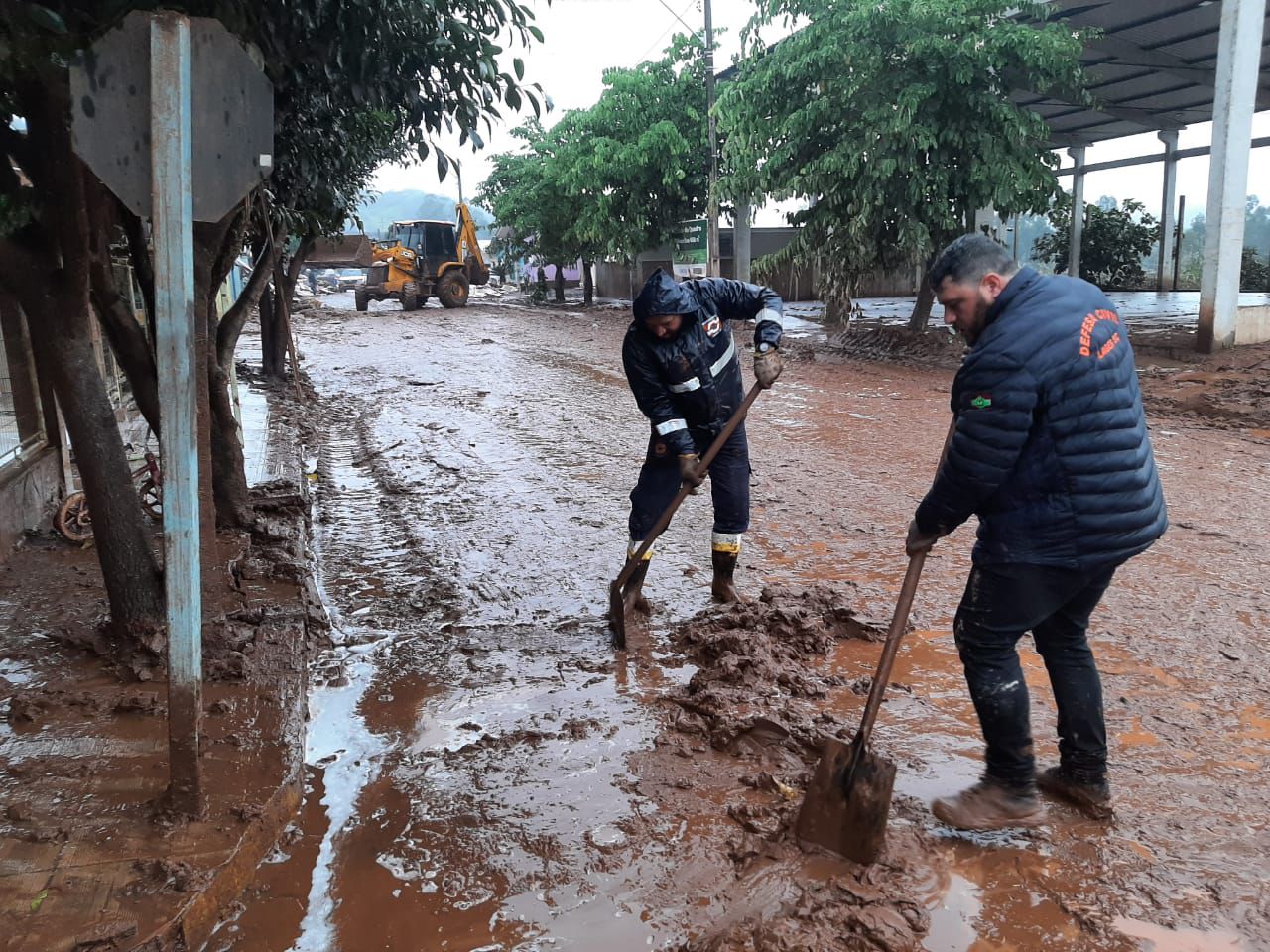 Prefeitura de Lages Defesa Civil de Lages em Muçum: equipe lageana enfrenta desafios na recuperação da cidade gaúcha 