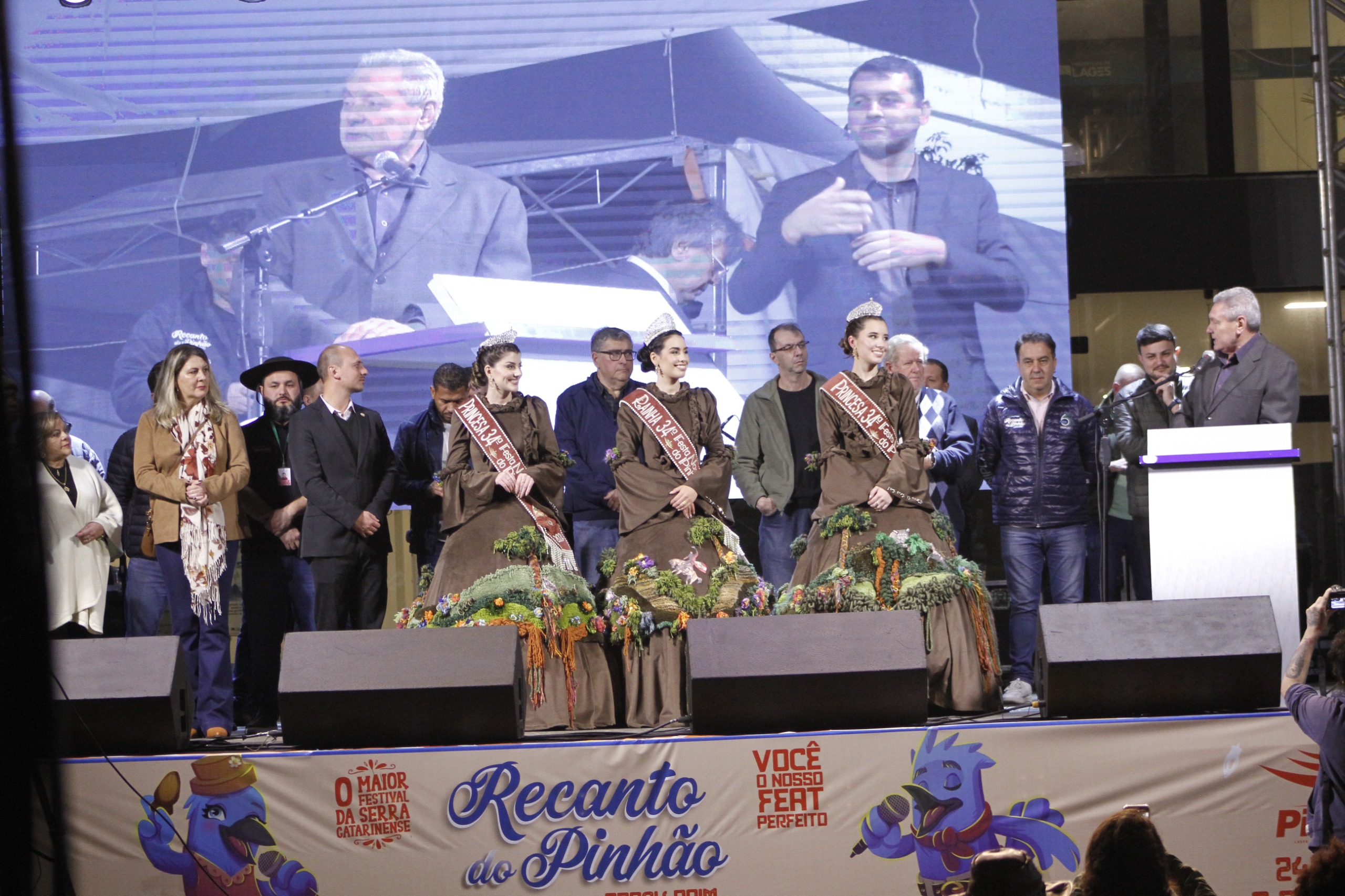 Prefeitura de Lages Festa do Pinhão: Abertura oficial do Recanto do Pinhão marca o início das festividades