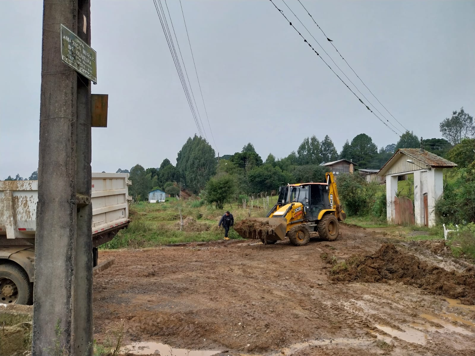 Prefeitura de Lages Melhorias são realizadas nas ruas do Verdes Campos I