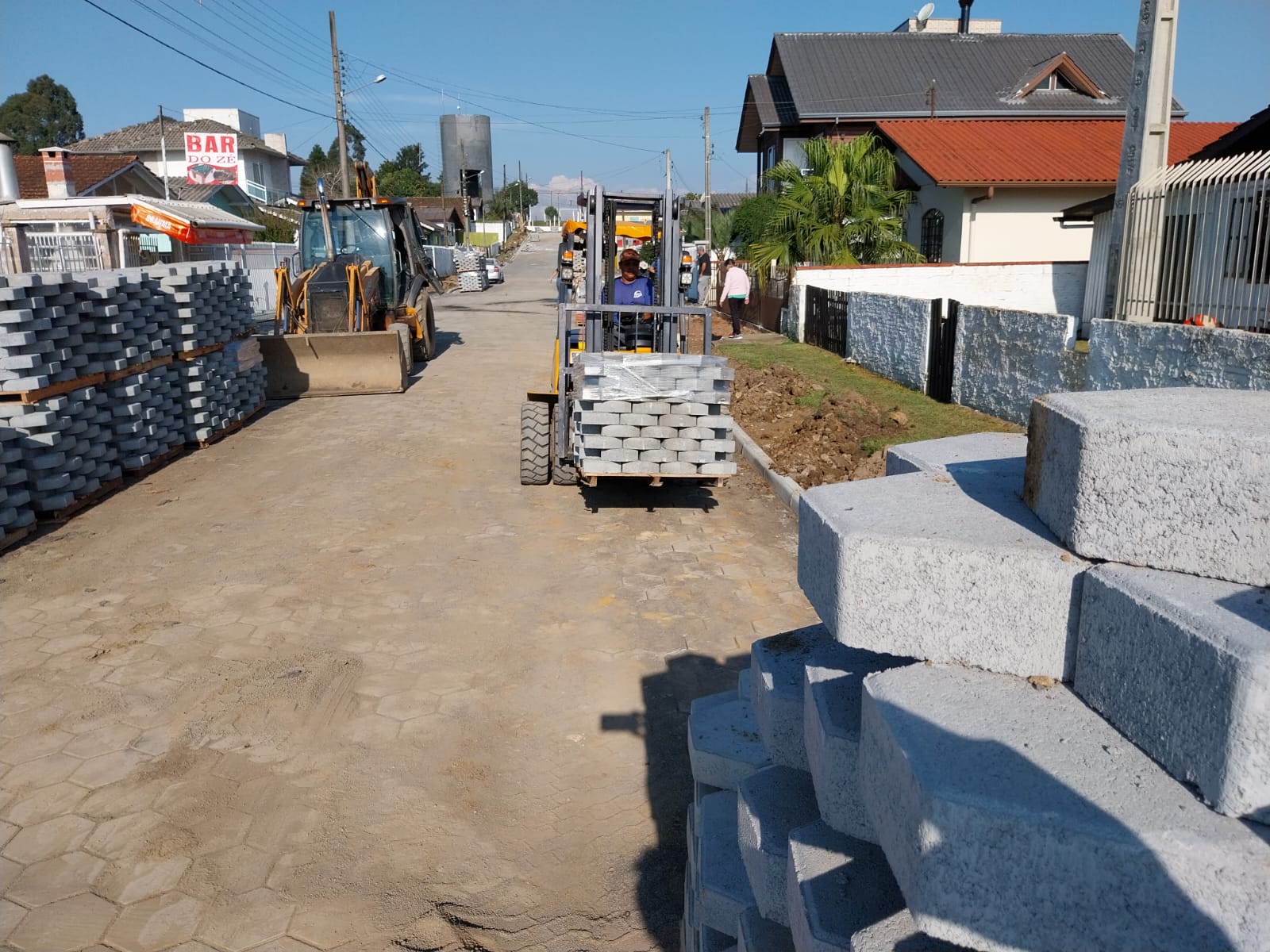 Prefeitura de Lages Rua Padre Leonardo Eckel é pavimentada com lajota de concreto