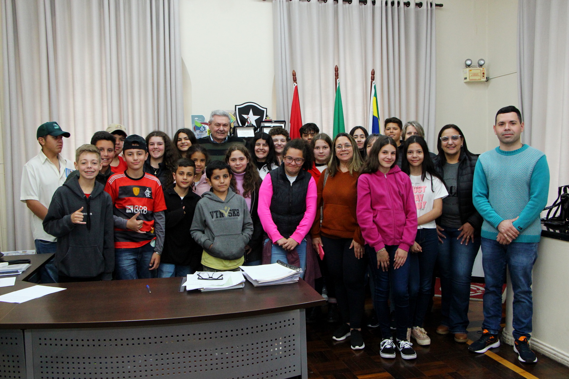 Prefeitura de Lages Estudantes da Escola Itinerante conhecem as estruturas da prefeitura