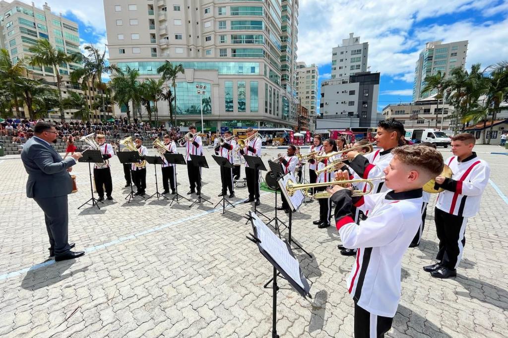 Prefeitura de Lages Bandas e Fanfarras lageanas na Copa América de Bandas em Itapema