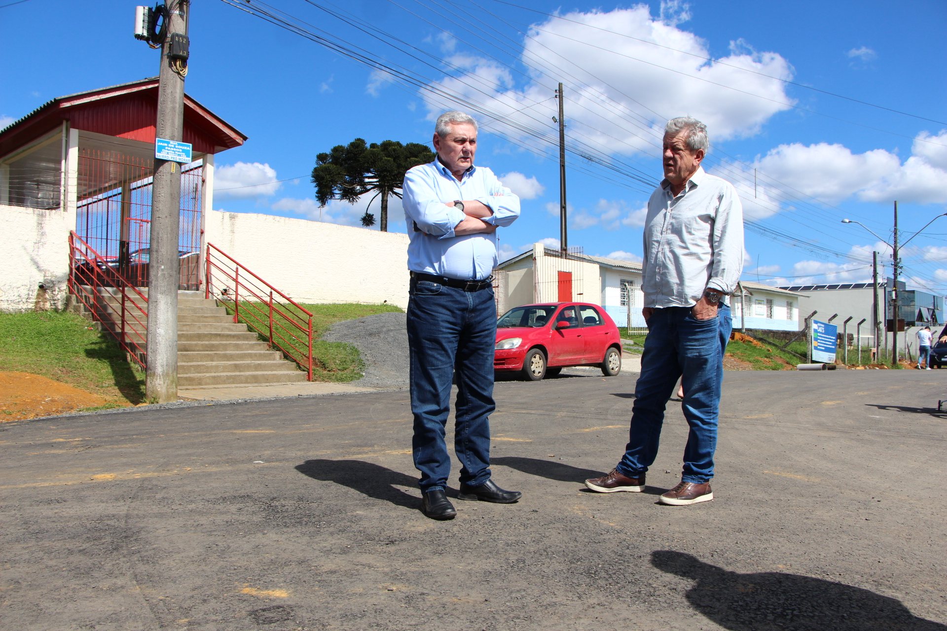 Prefeitura de Lages Prefeitura executa melhorias em vias de acesso à Escola Armando de Carvalho