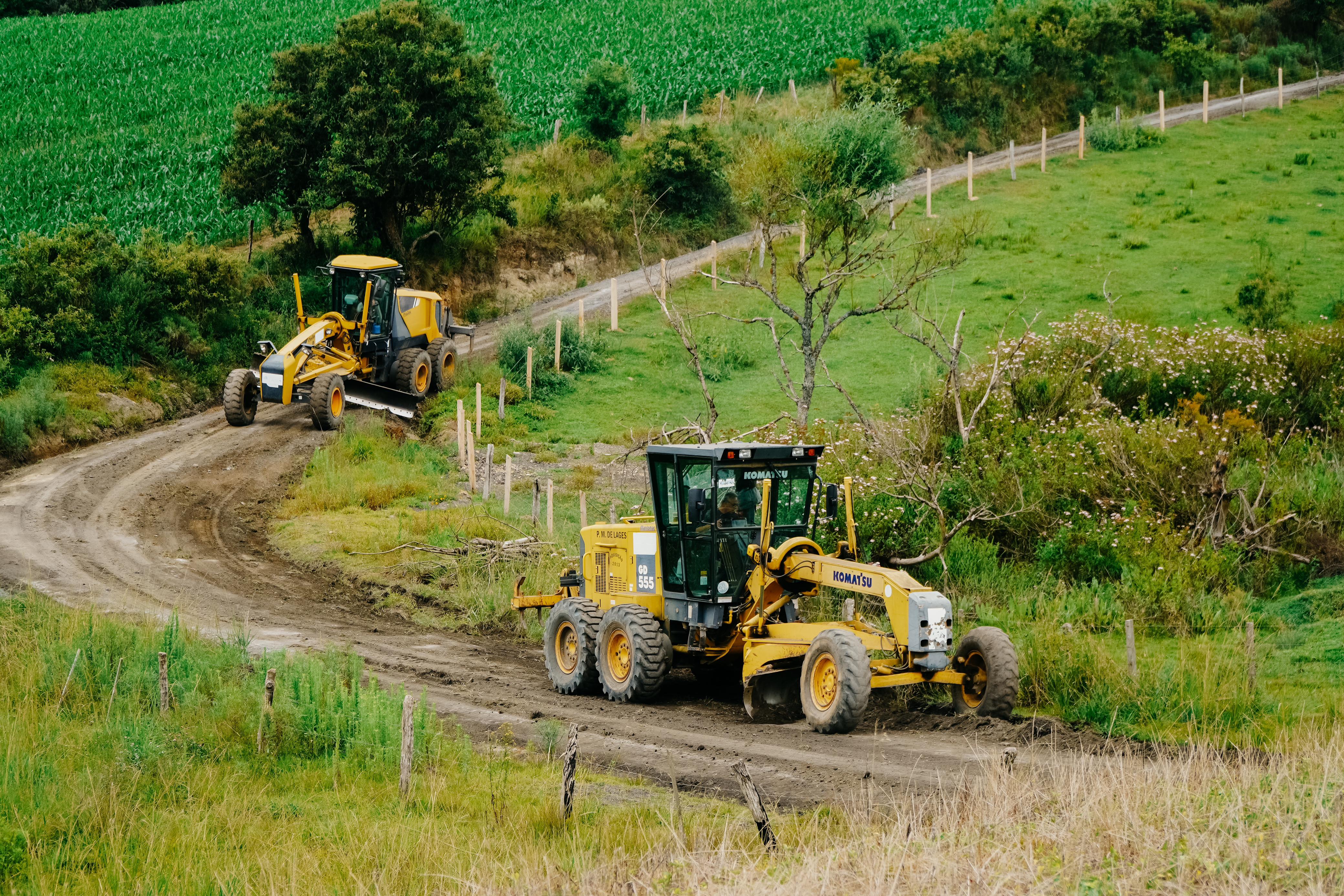 Prefeitura de Lages  Agronegócio: Serviços de conservação de vias são executados em estradas rurais do município pela Secretaria da Agricultura e Pesca 