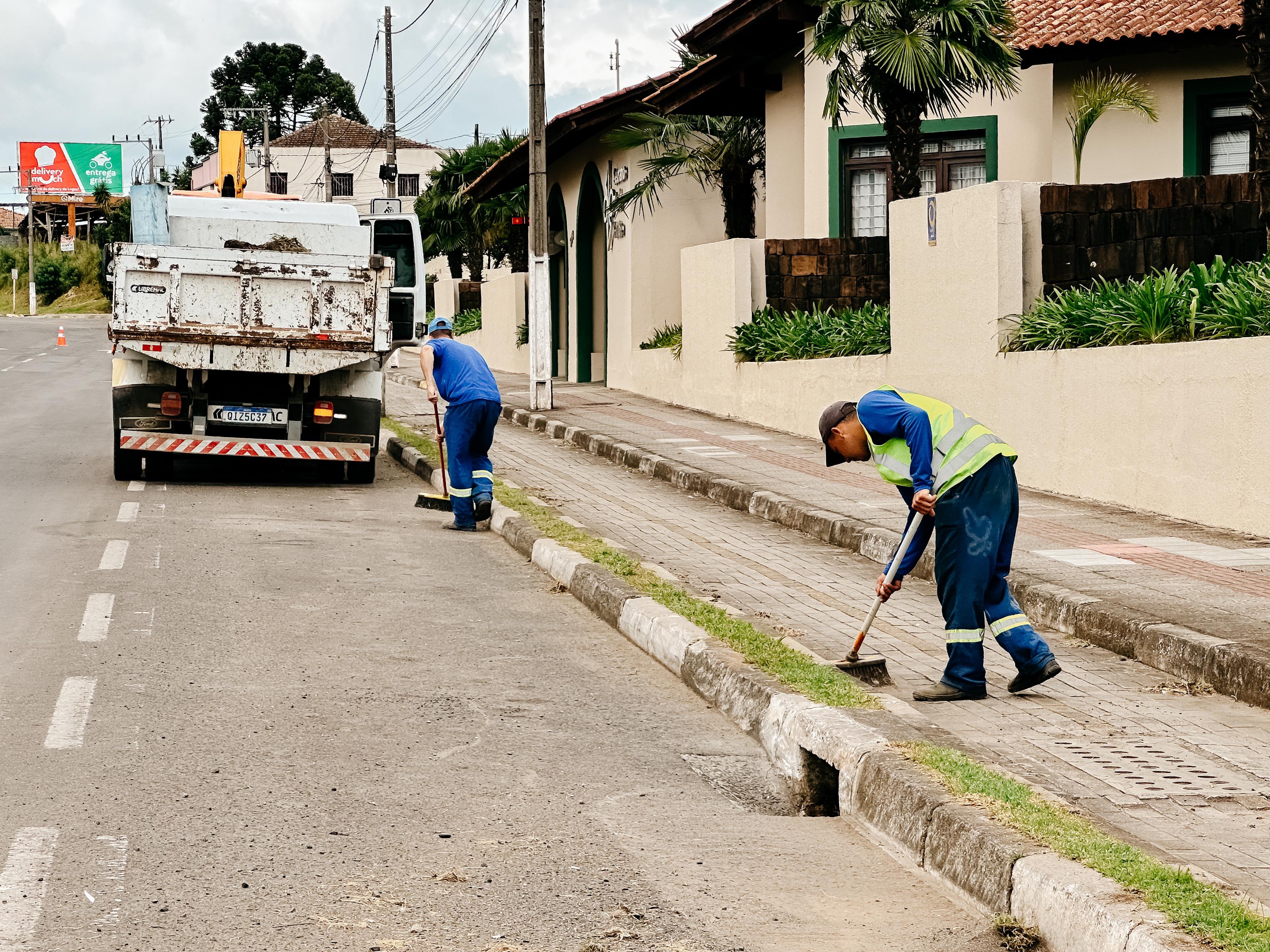 Prefeitura de Lages Sábado de Mutirão: Prefeitura de Lages promove limpeza e manutenção em diversos pontos da cidade 