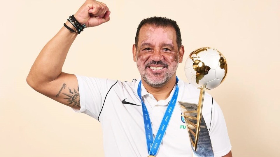 Prefeitura de Lages Lageano é eleito melhor técnico de futsal do mundo 