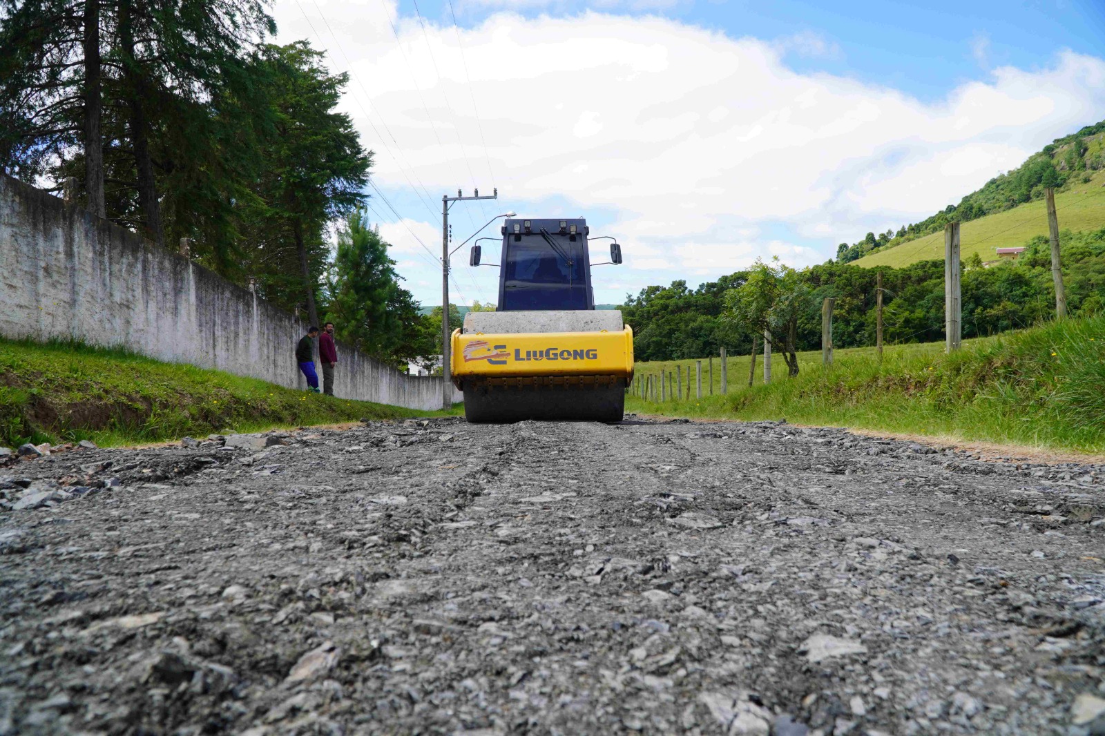 Prefeitura de Lages Secretaria de Obras executa força-tarefa para recuperação de vias não pavimentadas em várias regiões do perímetro urbano e anuncia operação tapa-buracos  