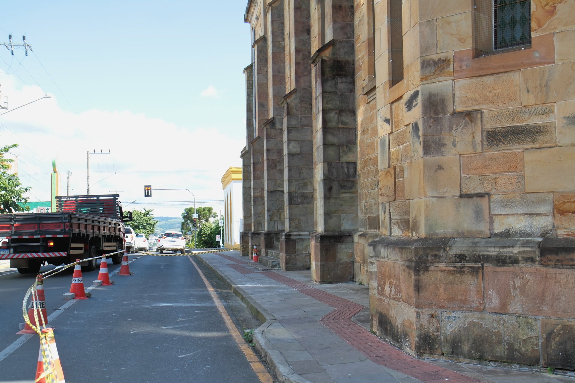 Prefeitura de Lages Catedral Diocesana receberá tapume de madeira após desprendimento de parte da fachada