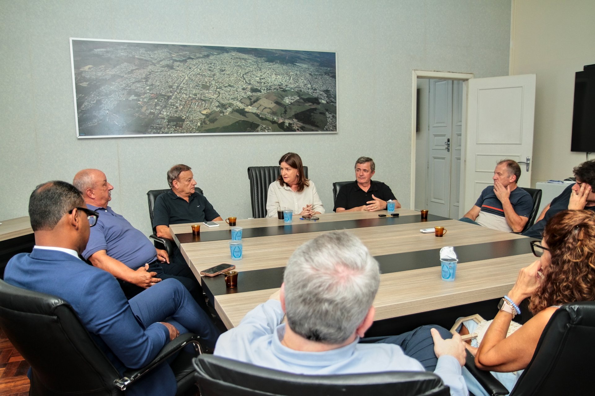 Prefeitura de Lages  Prefeitura recebe diretoria da Câmara de Dirigentes Lojistas de Lages em sua primeira visita oficial a atual administração do Poder Executivo 