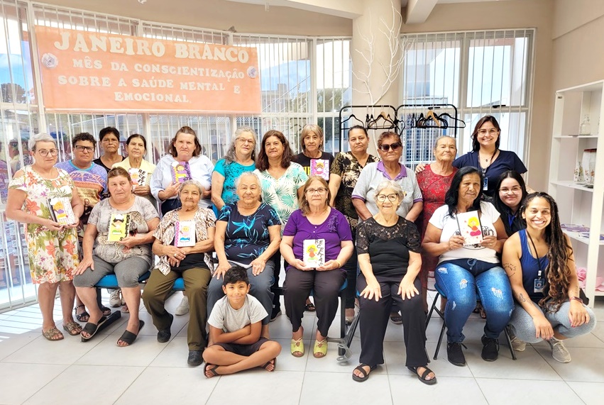 Prefeitura de Lages Grupo de idosas participa de uma tarde de lazer e diversão no CRAS