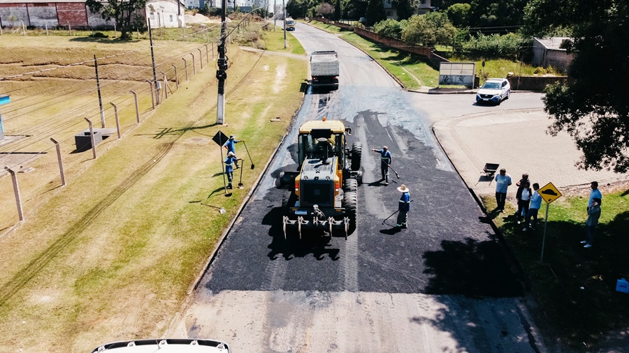 Prefeitura de Lages Trabalho intenso da secretaria de obras para a recuperação asfáltica da Bruno Luersen