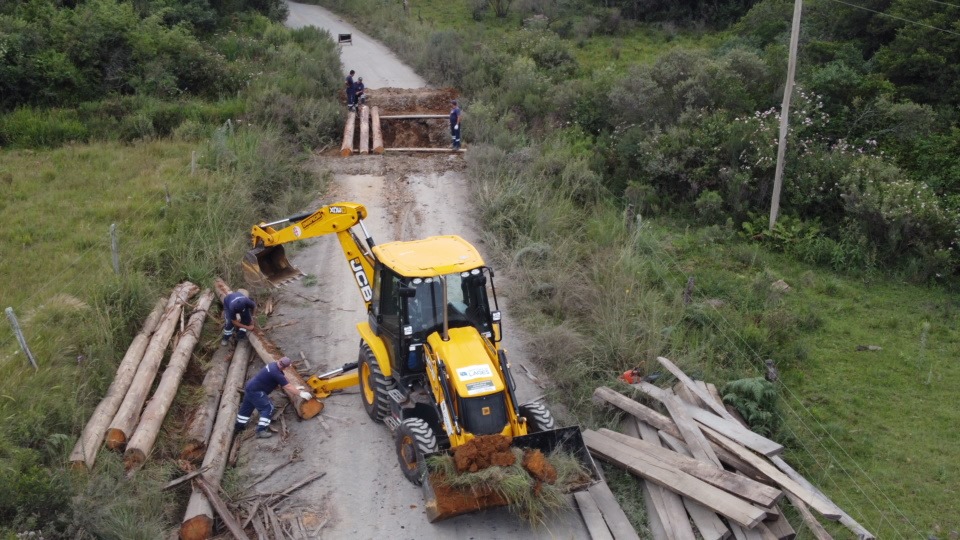 Prefeitura de Lages Prefeitura de Lages recupera ponte na localidade de Santa Catarina das Pedras Brancas