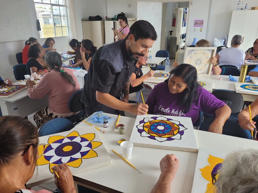 Prefeitura de Lages Grupo de idosos compartilha momentos de expressão e conexão com o projeto Arte em Mandala