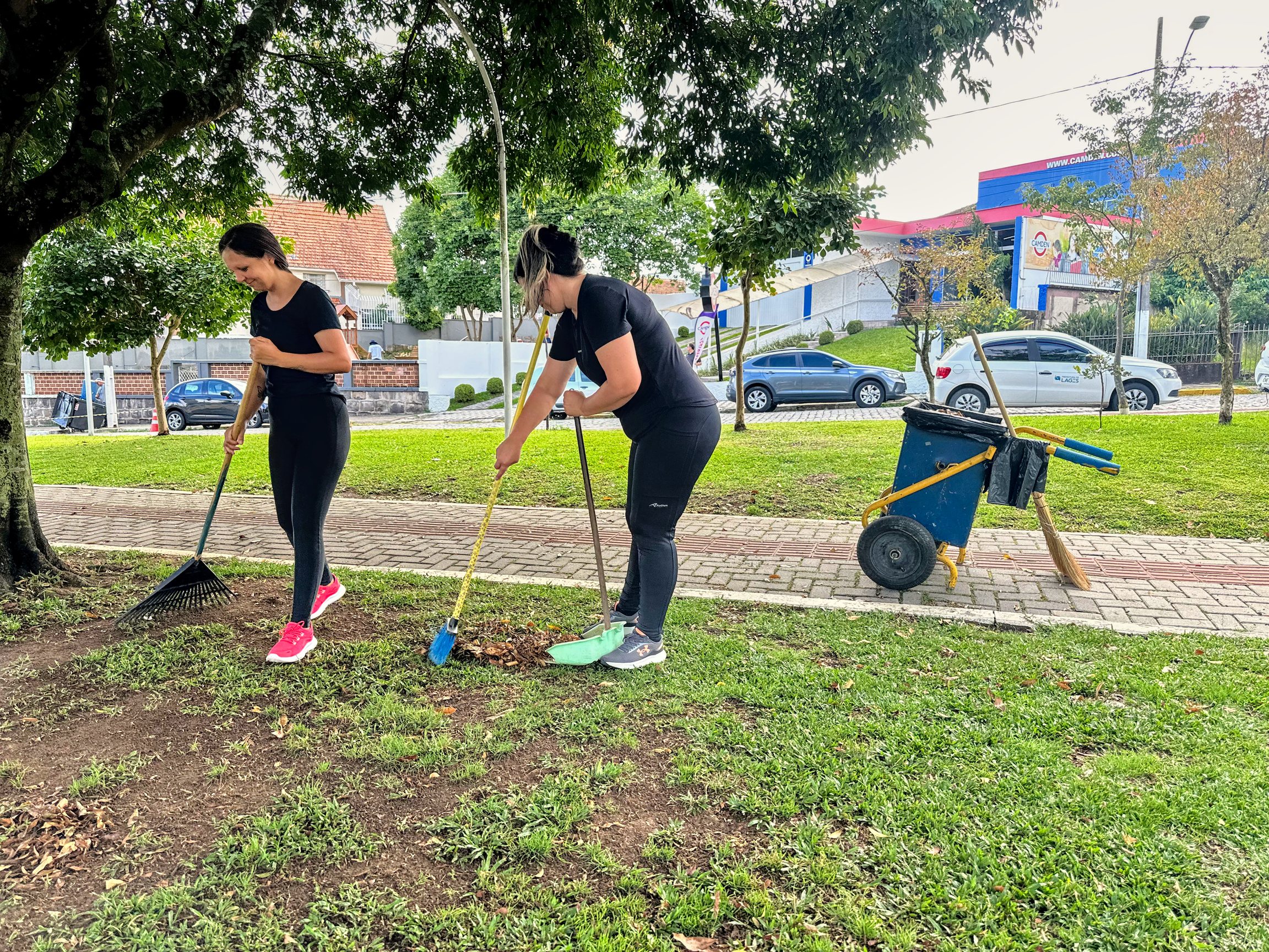 Prefeitura de Lages Ações de limpeza e manutenção da Secretaria de Serviços Públicos e Meio Ambiente transformam a paisagem urbana de Lages