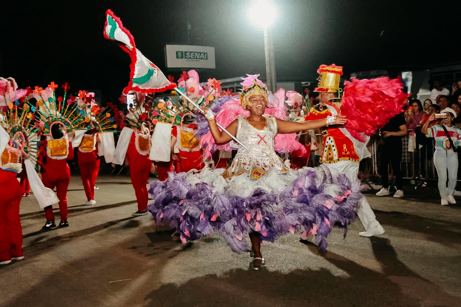 Prefeitura de Lages Carnaval das estrelas: Escolas brilham na segunda noite de folia em Lages 