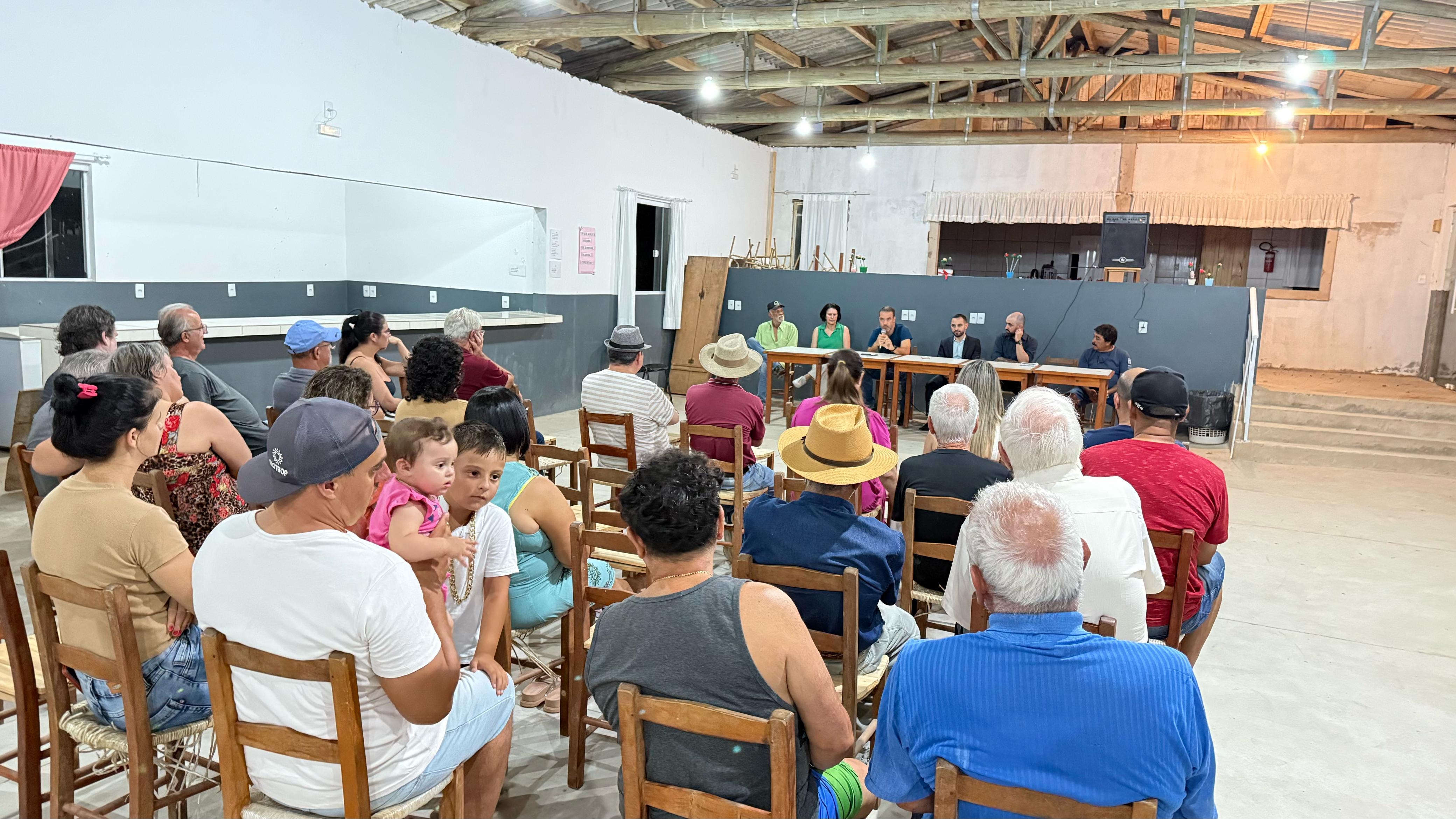 Prefeitura de Lages Semasa, famílias e empreendedores dialogam sobre alternativas de solução a problemas de abastecimento de água na localidade Salto Caveiras 