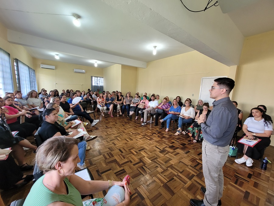 Prefeitura de Lages Secretaria da Educação realiza 1º Encontro de Formação Continuada e Permanente com diretores escolares