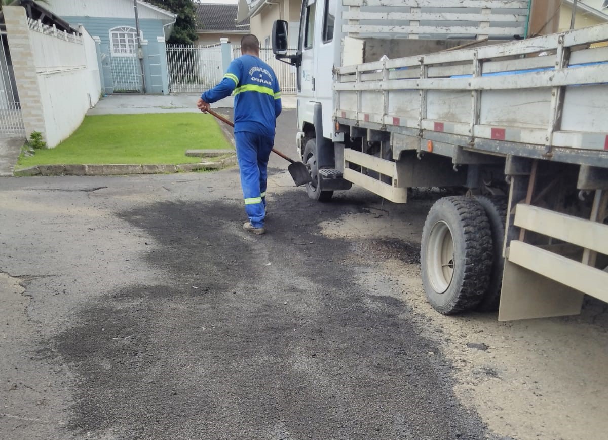 Prefeitura de Lages Chegou a vez dos bairros: Operação tapa-buraco avança por diversas ruas de Lages