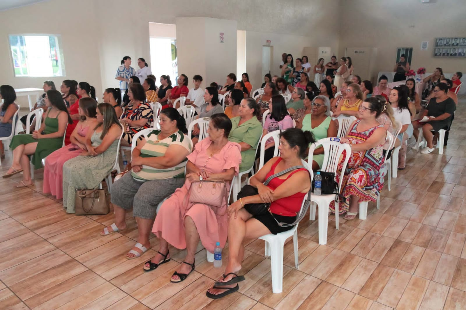 Prefeitura de Lages Servidoras municipais de Lages se reúnem em evento comemorativo ao Dia da Mulher 