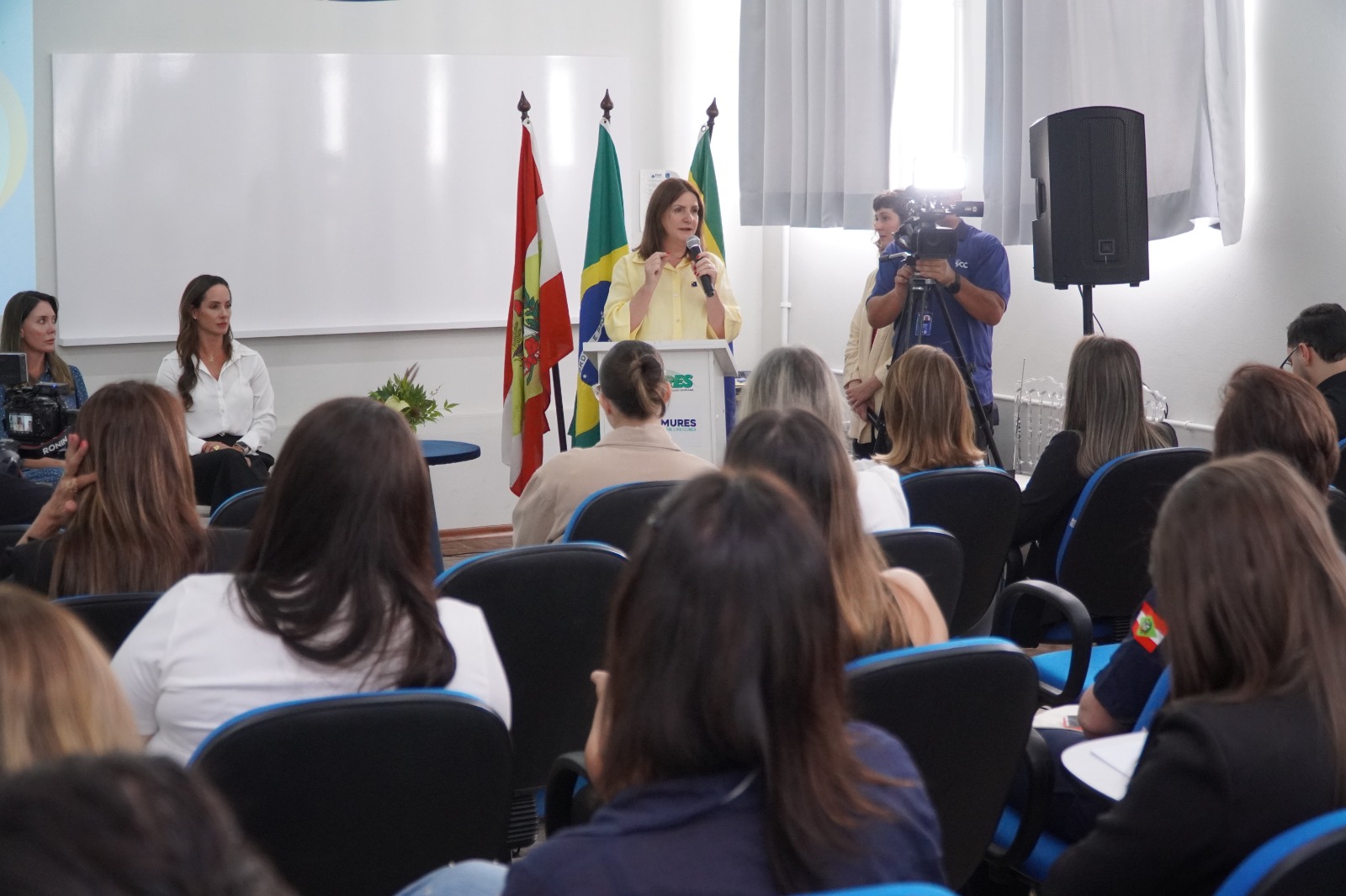 Prefeitura de Lages  Encontro do Movimento de Mulheres Municipalistas Catarinenses em Lages traz à tona estatísticas políticas, ocupação de espaços de poder e expansão da presença feminina em diversificados âmbitos da sociedade 