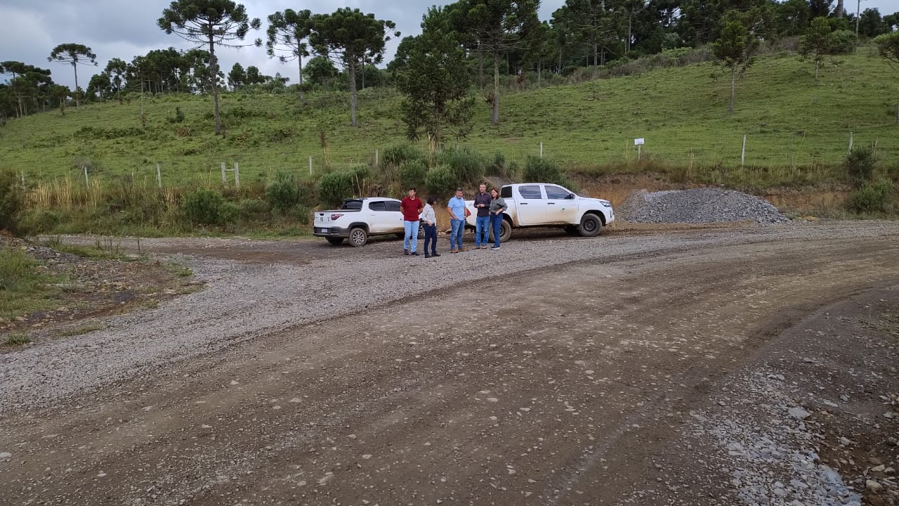 Prefeitura de Lages Prefeitura recebe apoio da iniciativa privada para obras de melhorias nas estradas da malha rural 