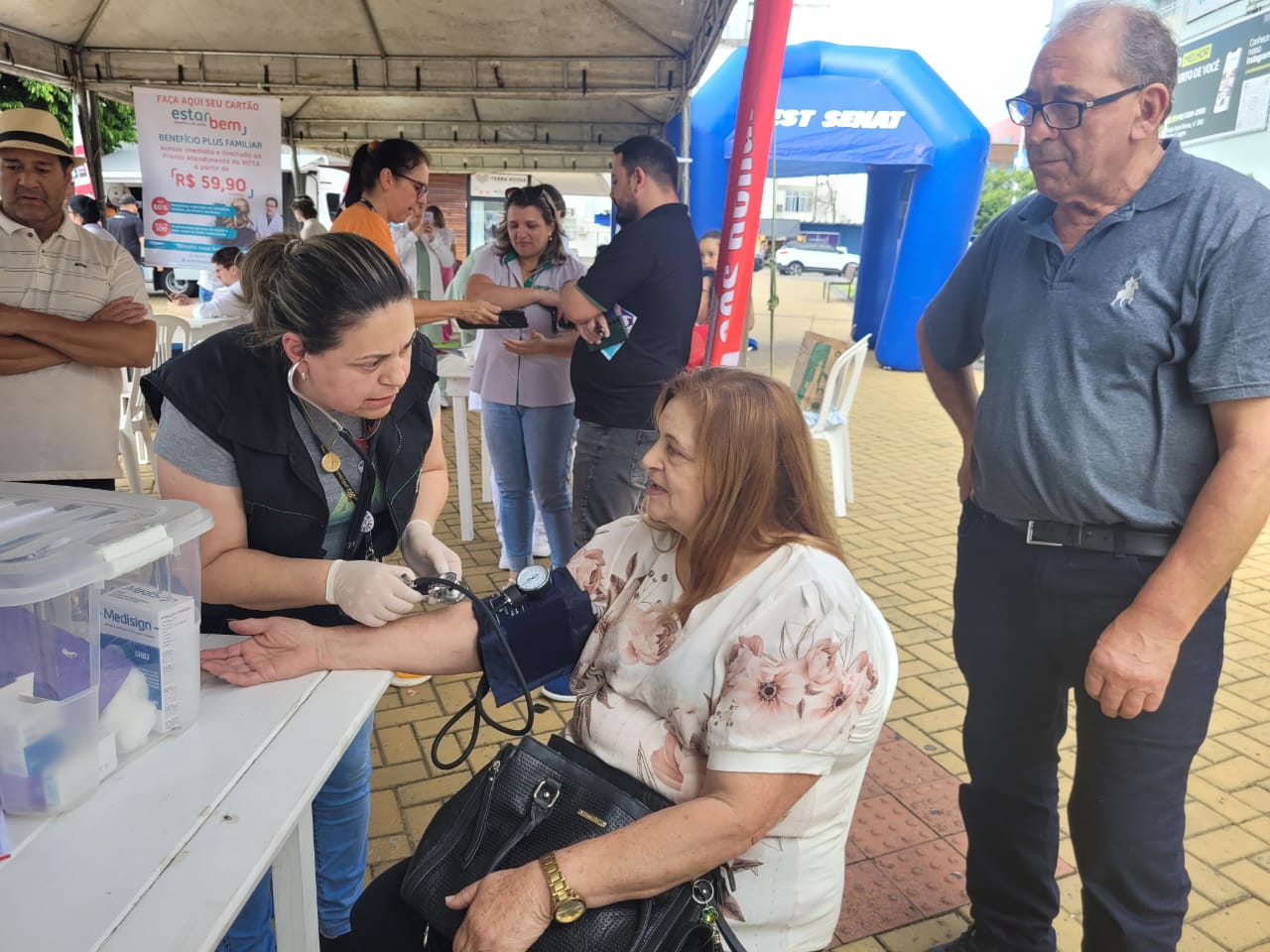 Prefeitura de Lages Evento Dia Mundial do Rim presta atendimentos à população e visitantes de Lages no Calçadão da Praça João Costa 