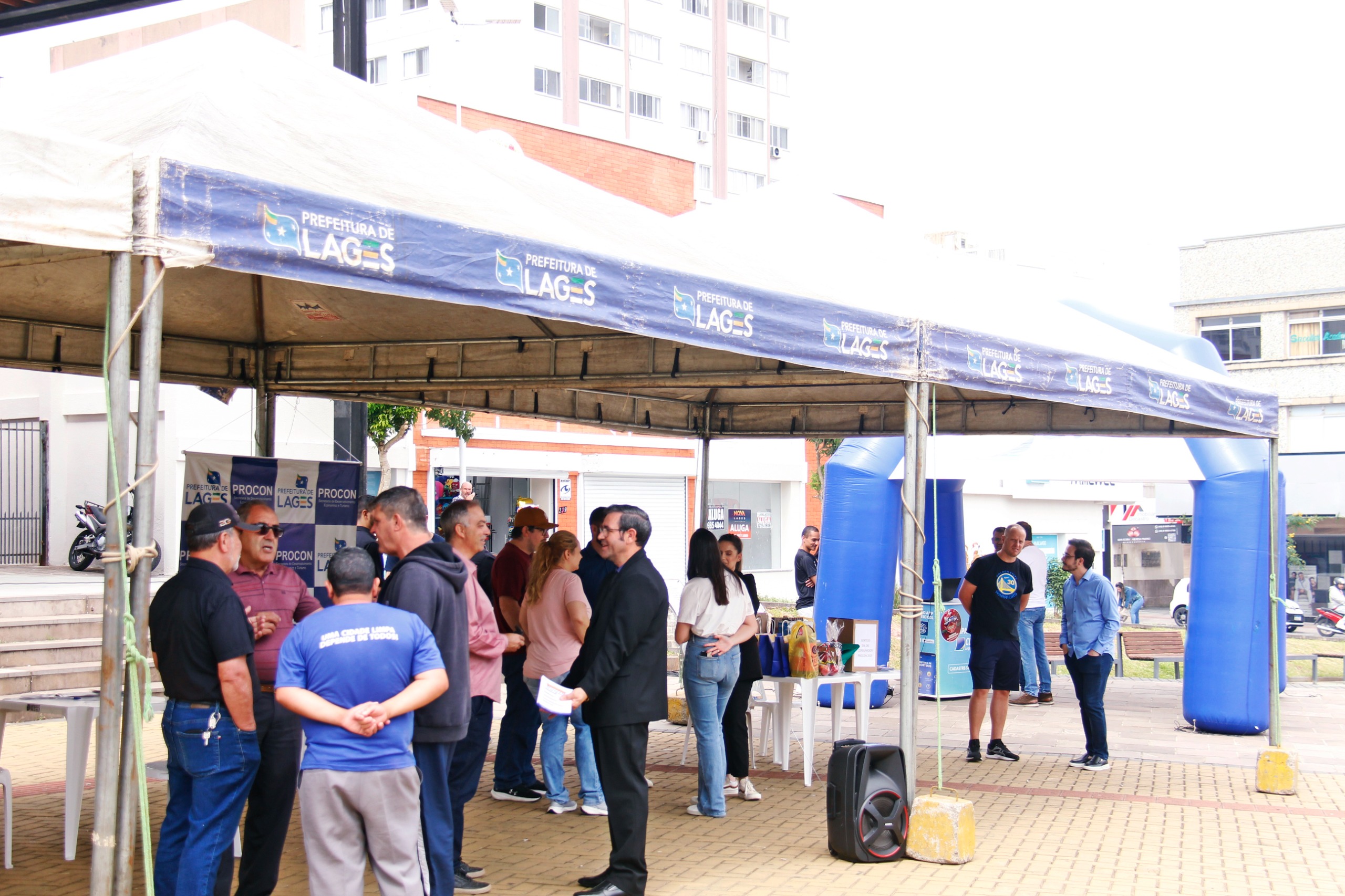 Prefeitura de Lages Procon de Lages realiza ação na Praça João Costa no Dia do Consumidor